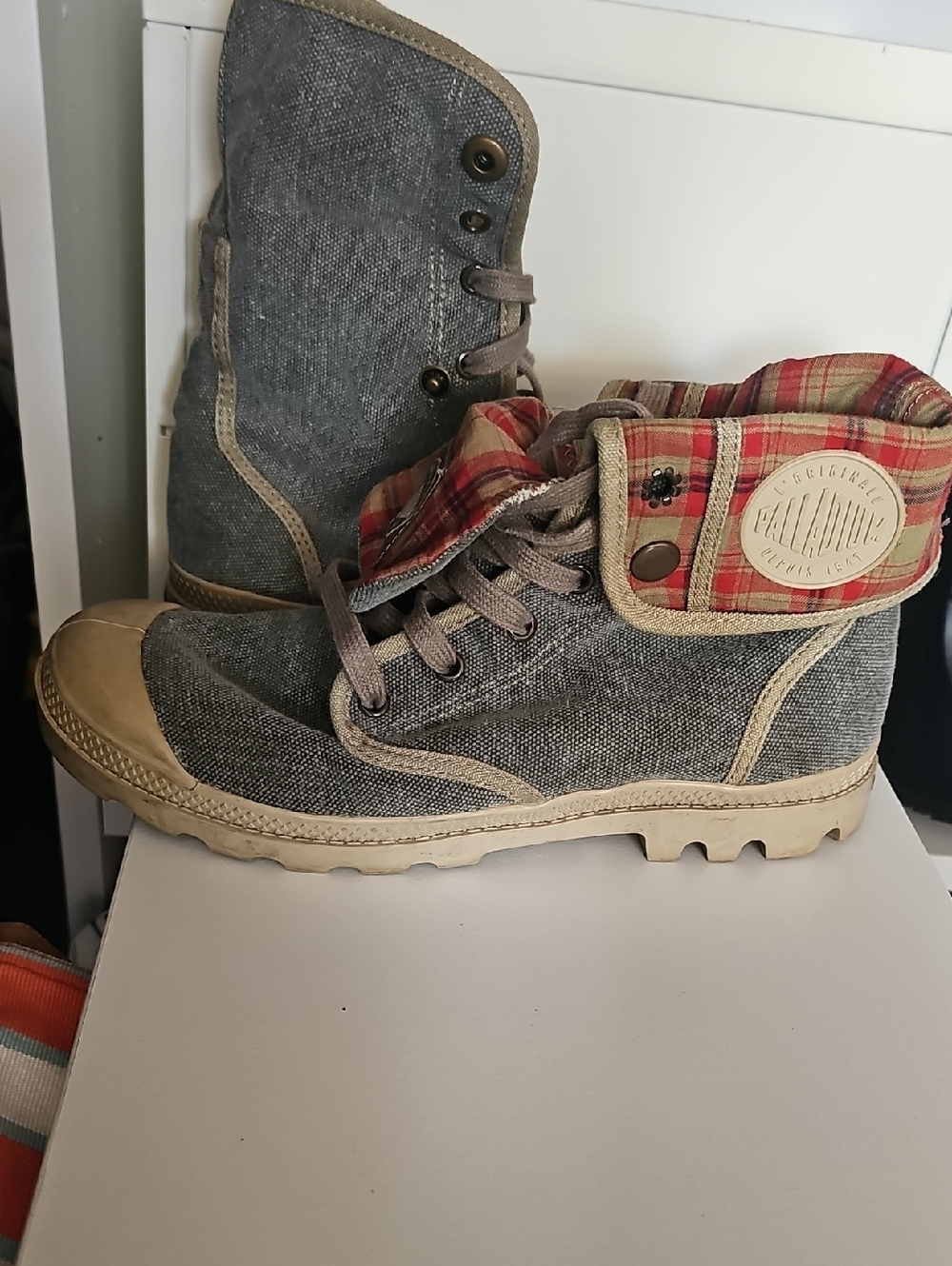 Womens High-Top Canvas Sneakers in Gray with Plaid Accent